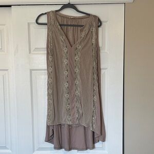 POL Taupe High-Low Lace-Trim V-Neck Tunic